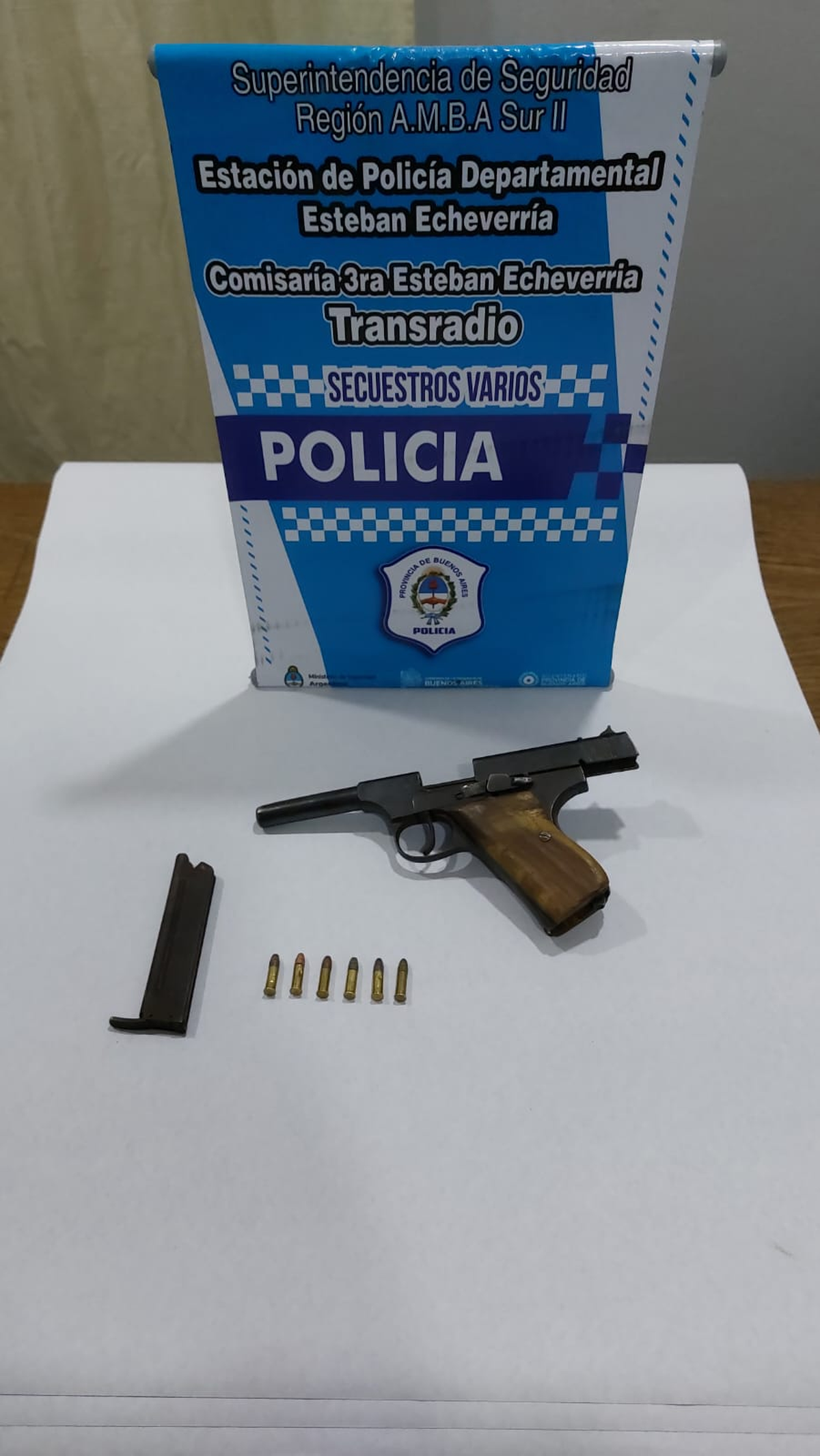Un joven de 22 años portaba un arma calibre 22 y fue detenido