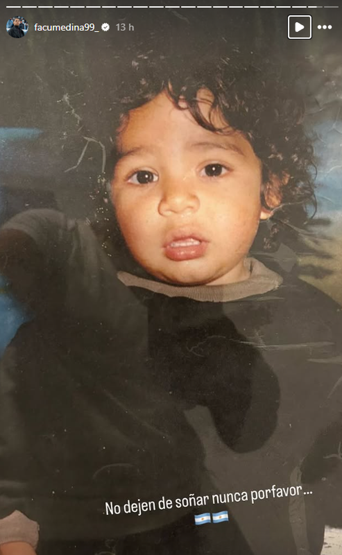Medina en su infancia, cuando soñaba con ser futbolista. Medina en su infancia, cuando soñaba con ser futbolista.