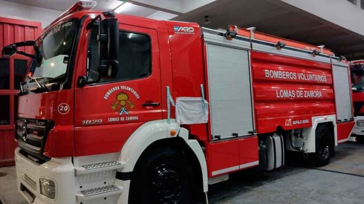 El incendio fue controlado por los Bomberos Voluntarios de Lomas de Zamora y no se registraron heridos. 