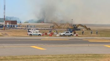 Ezeiza: se incendian campos cercanos al aeropuerto y podría afectar los vuelos