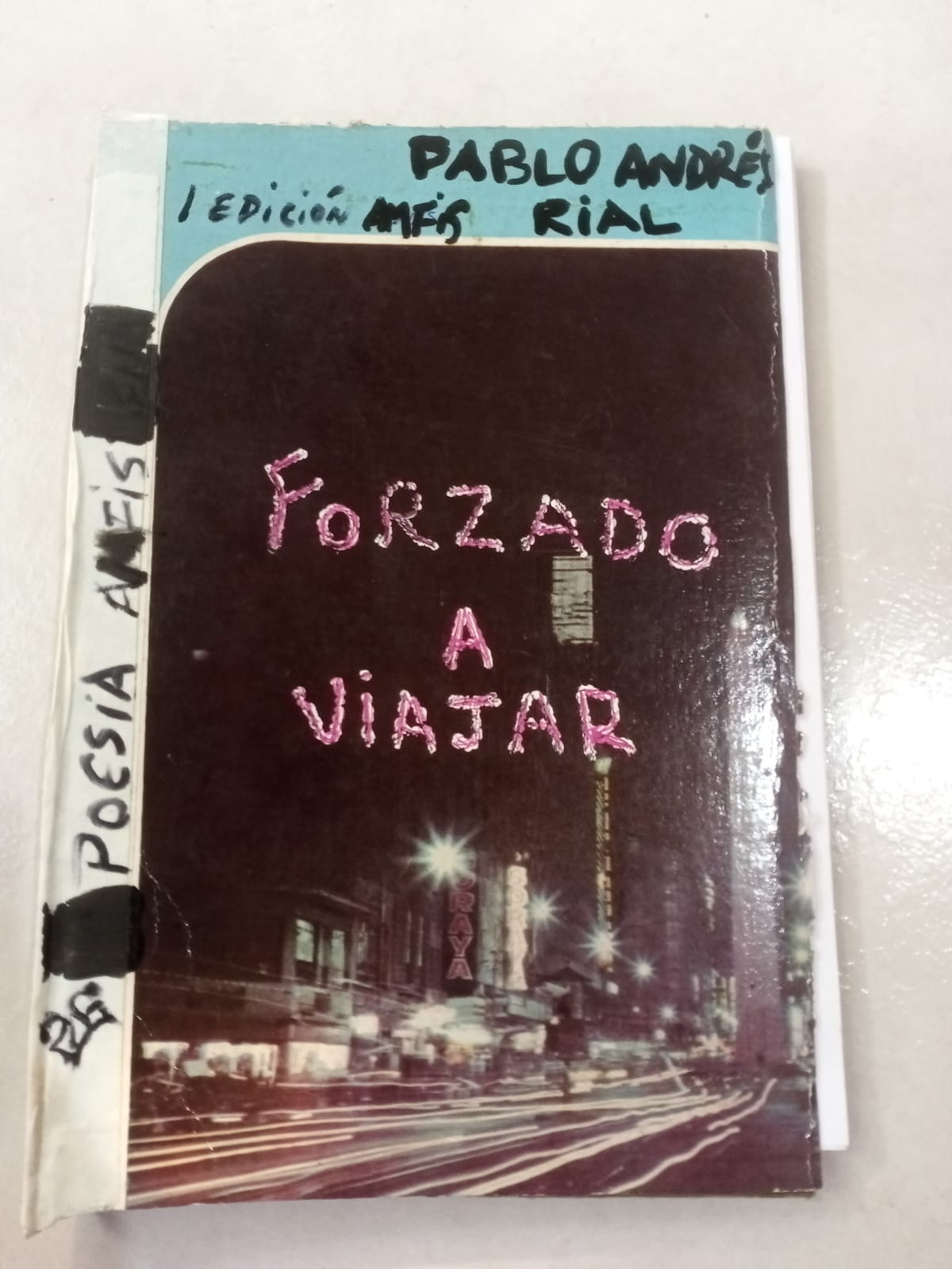 La idea del libro de poesía interactivo surgió de un vecino de Longchamps.