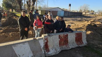 Vecinos desesperados en Guernica: sus casas quedaron en medio de la obra de la Autopista Presidente Perón