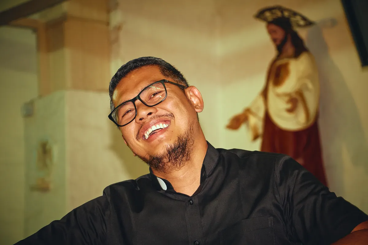 A su llegada, Windylle no hablaba español. 