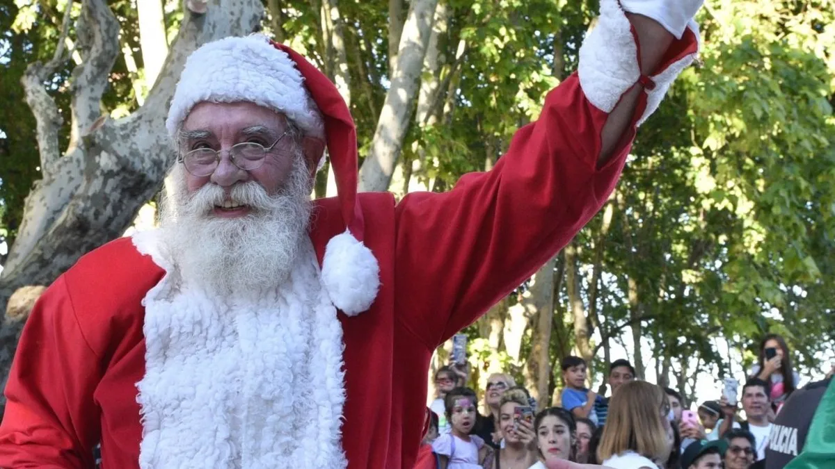 Papá Noel estará de nuevo hoy en Monte Grande.