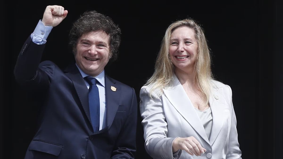 El Presidente junto a su hermana, Karina Milei. El Presidente junto a su hermana, Karina Milei.