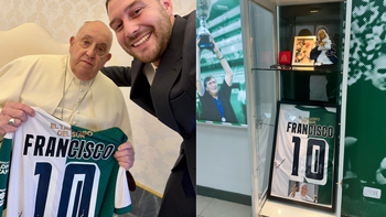 El día que el Papa Francisco posó con una camiseta de Banfield y bendijo al club