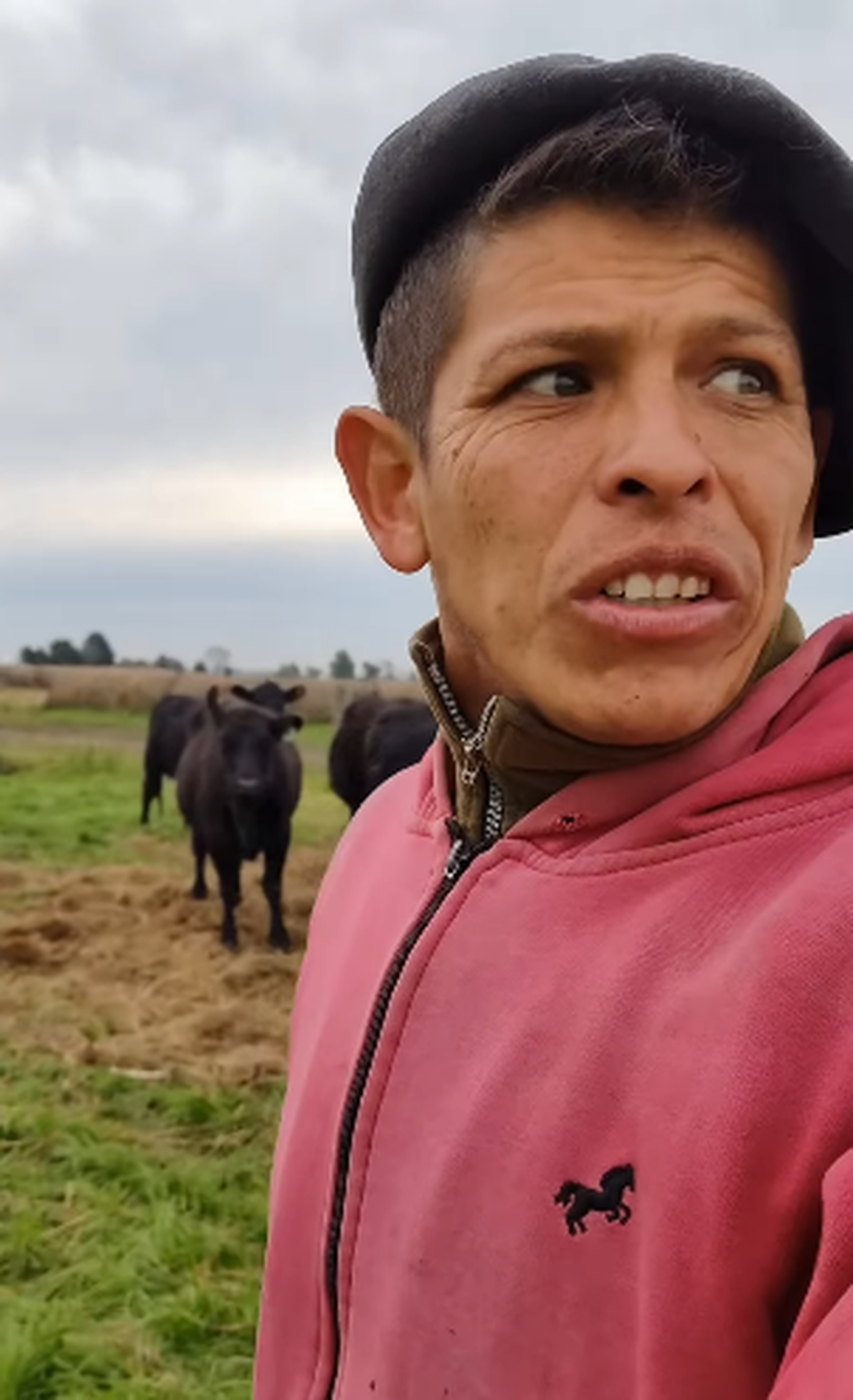 V&iacute;ctor en el campo en el que trabajaba en San Vicente.&nbsp;
