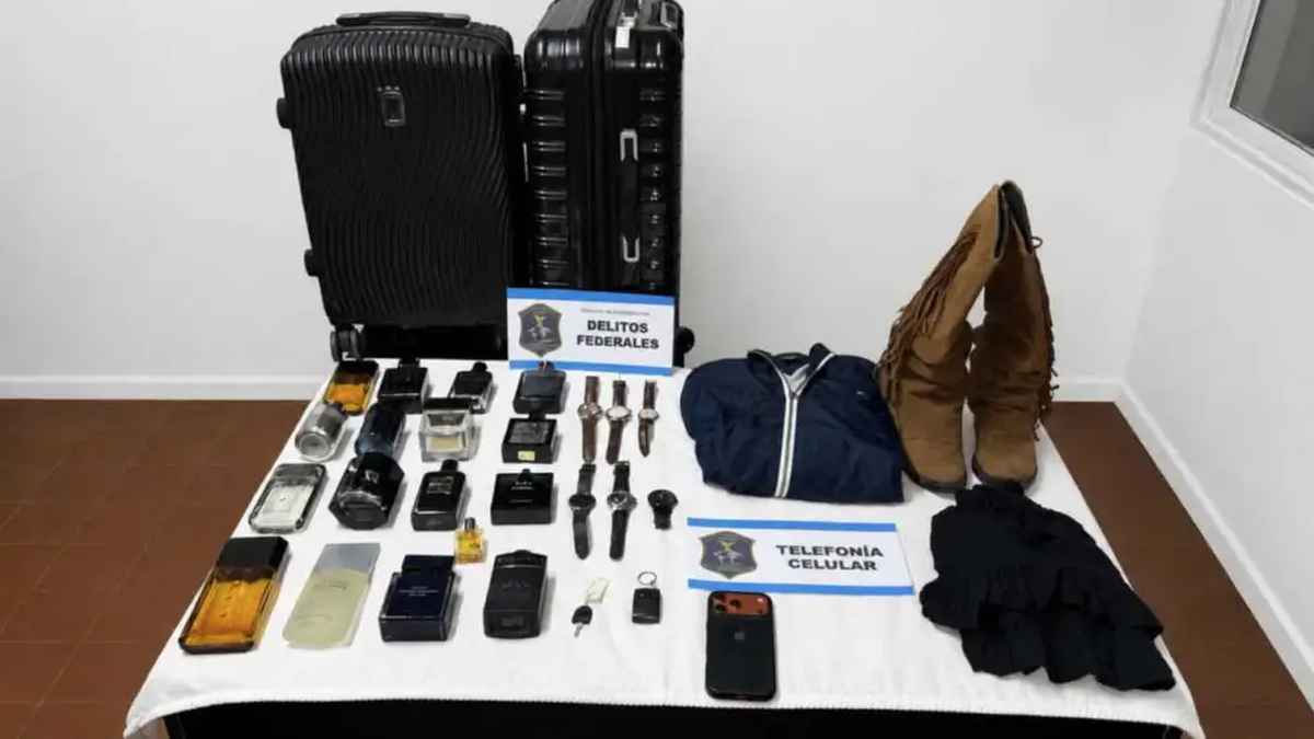 Elementos incautados durante el operativo en Ezeiza. 