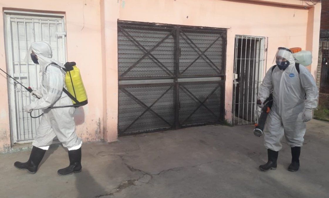Operativo de desinfección para prevenir el coronavirus en Lomas de Zamora.
