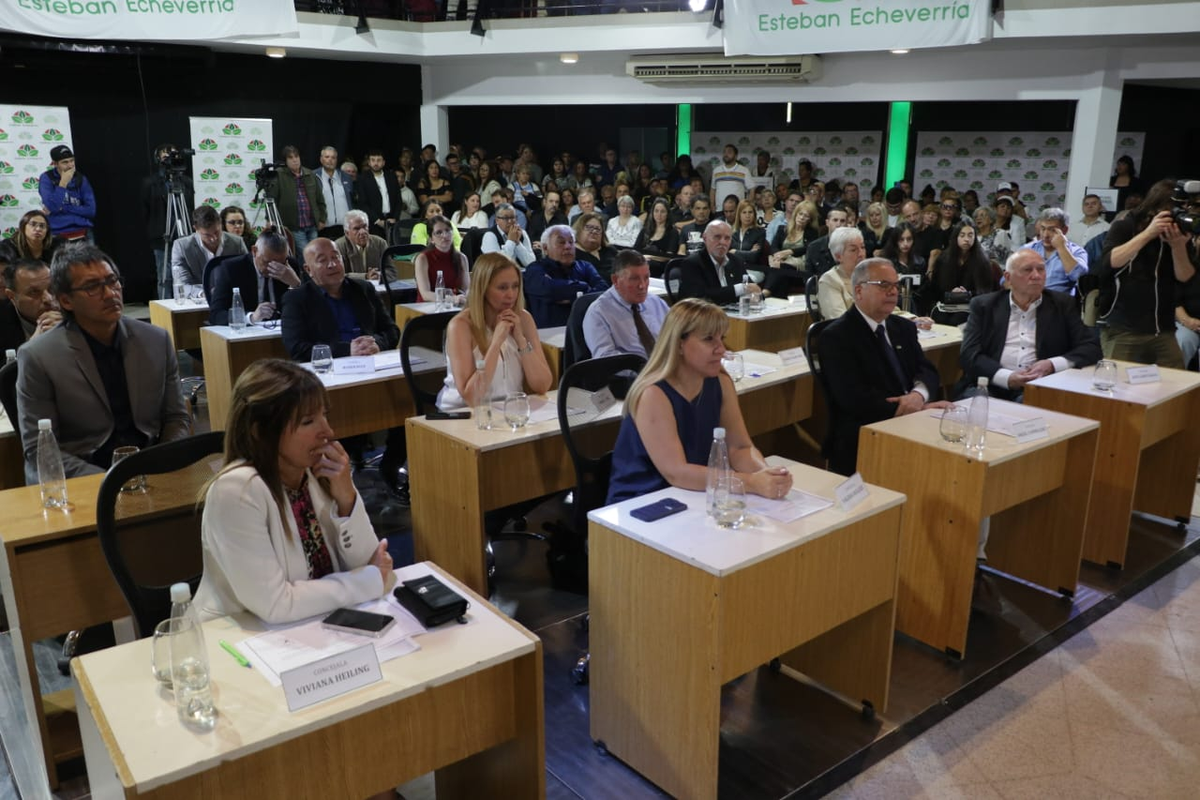 En el acto también asumieron sus bancas los concejales electos del distrito.