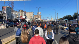 Miles de jóvenes de la región participan de la peregrinación a Luján