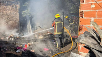 Incendio en El Jagüel: una familia perdió todo y pide ayuda para reconstruir su casa