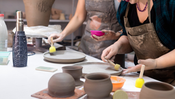 almirante brown: llega a adrogue el primer encuentro de ceramica con entrada gratuita