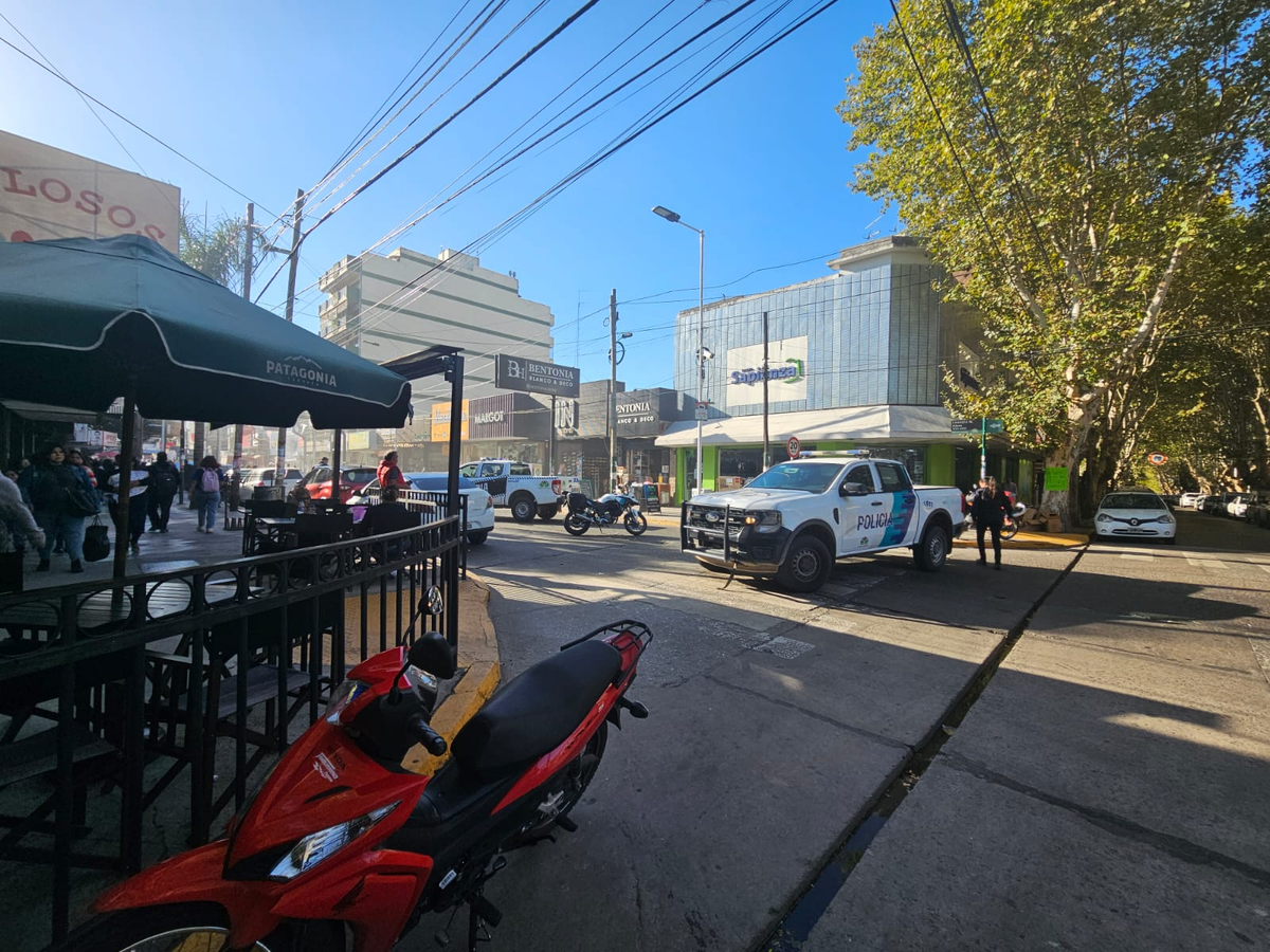 Los Bomberos trabajan para controlar la situaci&oacute;n.