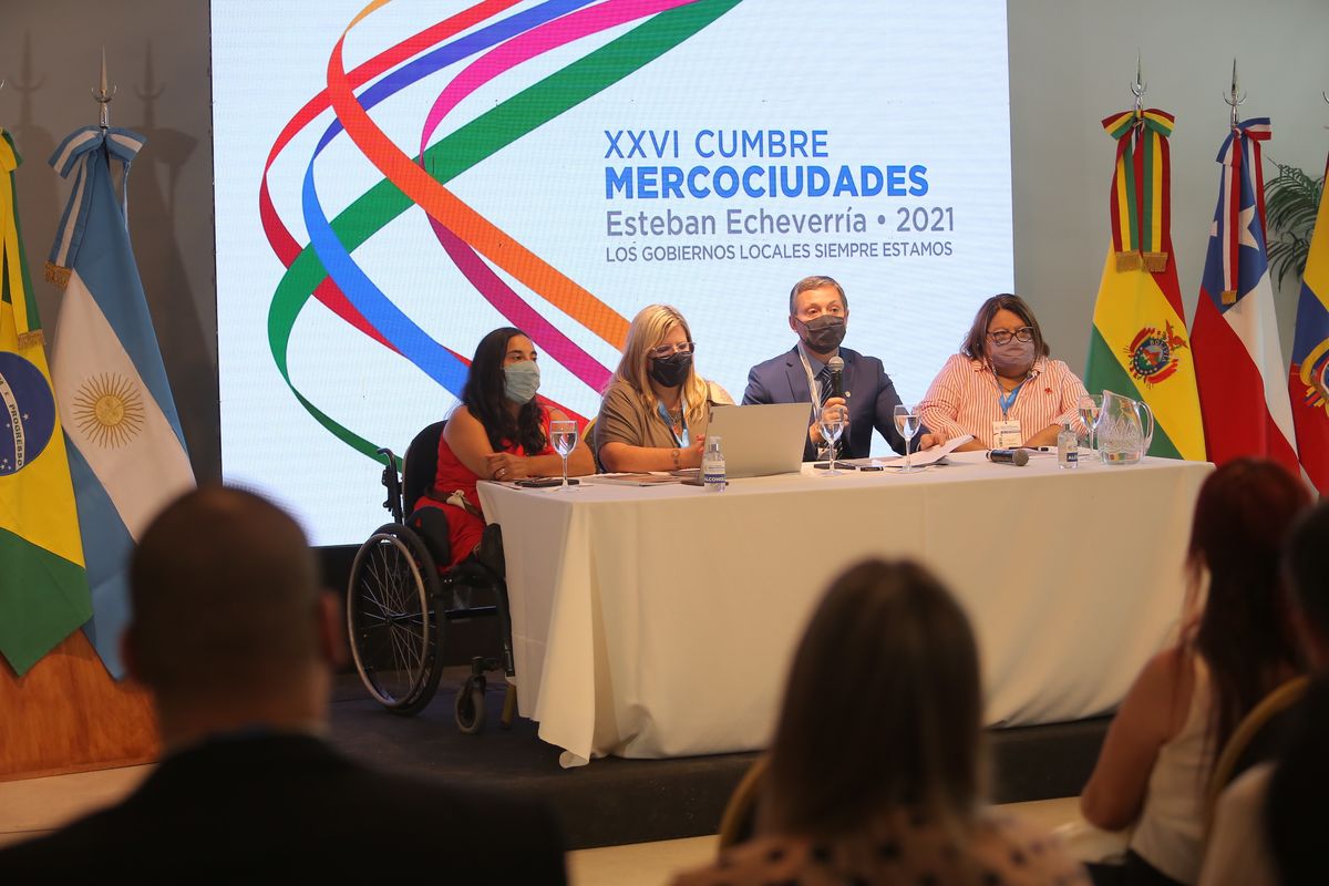 Fernando Gray en un seminario sobre discapacidad e inclusión en la Cumbre de Mercociudades en Esteban Echeverría.