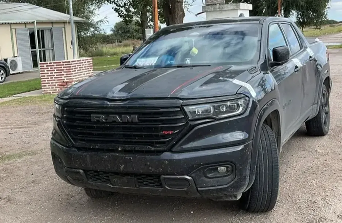 La camioneta secuestrada en el operativo sobre la Ruta Provincial 20.