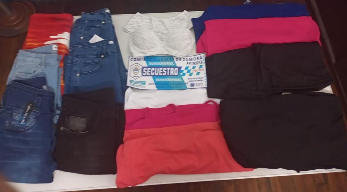 Detienen a una mechera que robó ropa de un local en el centro de Lomas de Zamora