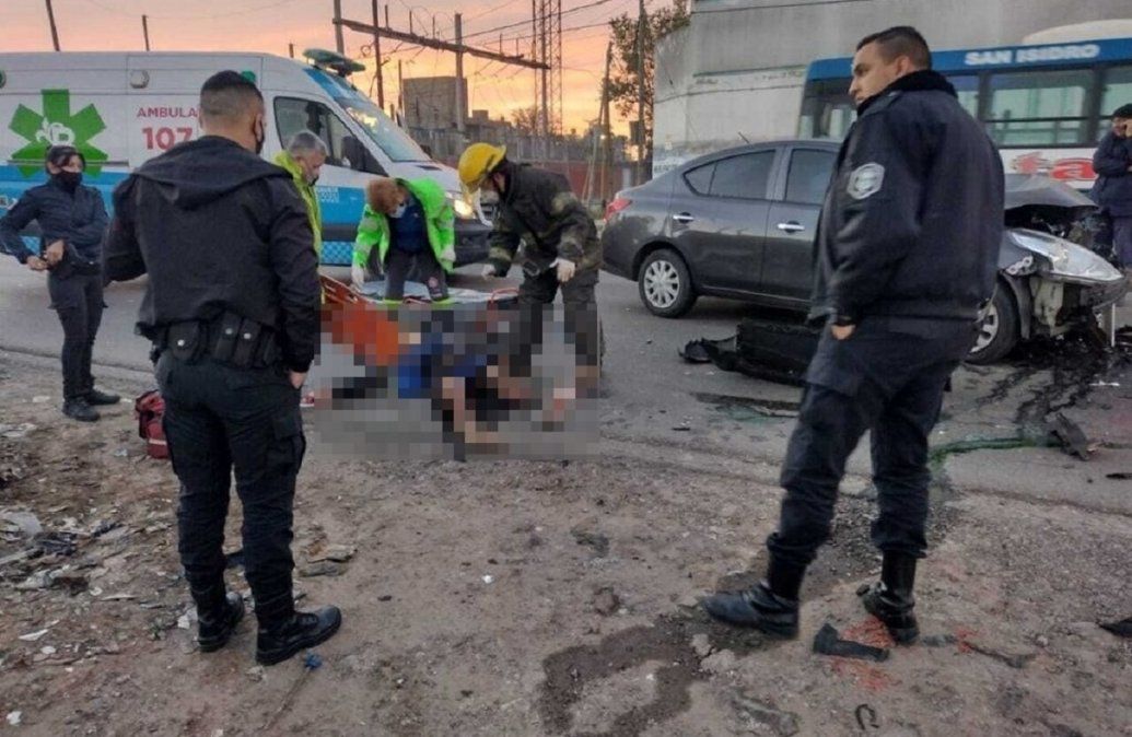 Dos motochorros protagonizaron un violento choque en Almirante Brown cuando escapaban de la polic&iacute;a.