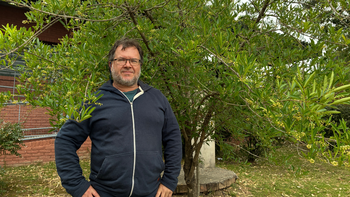 El árbol Espina de Bañado florece en pocos lugares de la región y está en Luis Guillón: una historia literaria