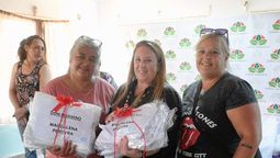 esteban echeverria: el municipio continua con la entrega de guardapolvos