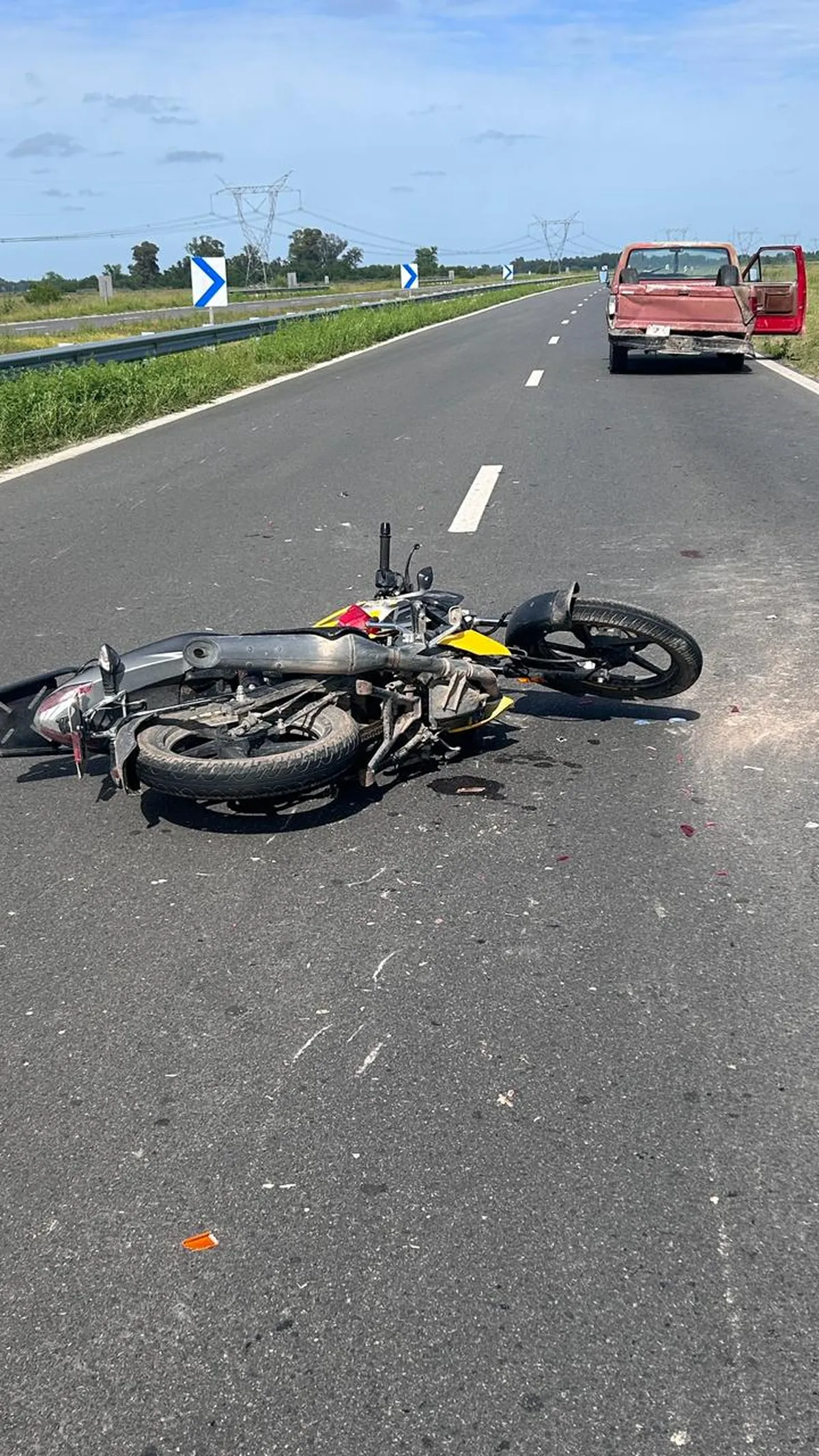 La moto quedó sobre la autopista Presidente Perón. La moto quedó sobre la autopista Presidente Perón.