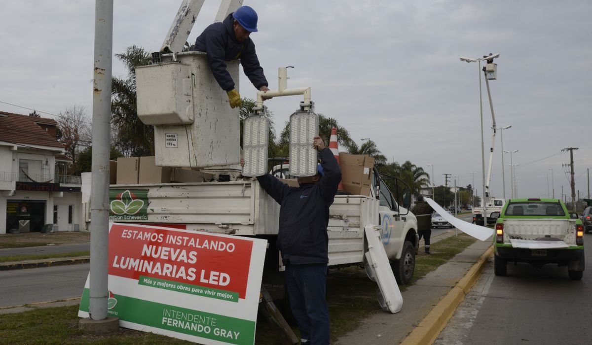 Esteban Echeverría: instalan luces LED en la Ruta 205