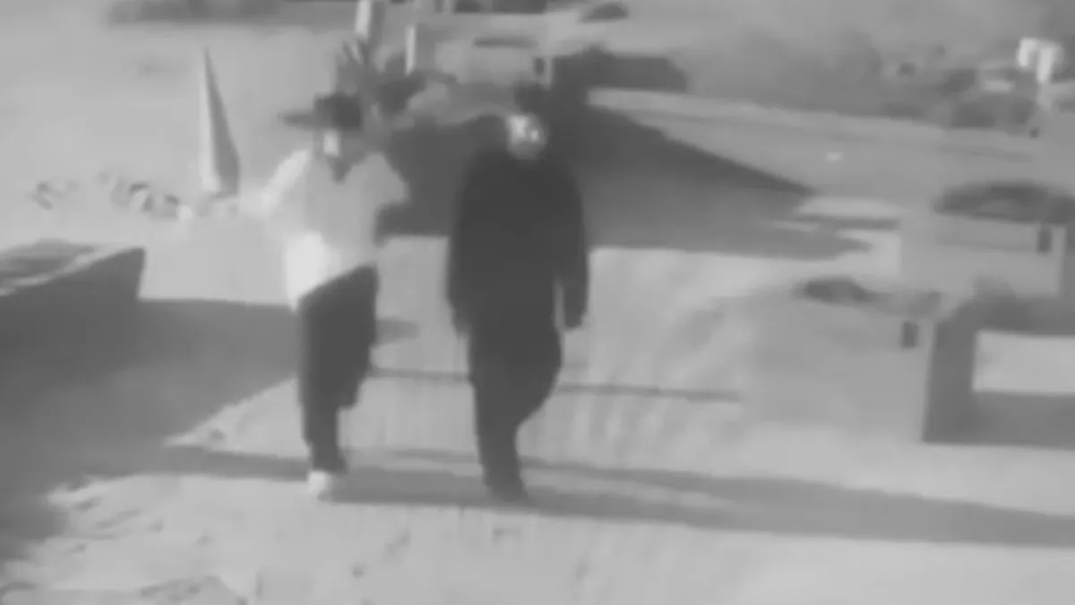 Thiago y uno de sus amigos minutos antes del ataque. 