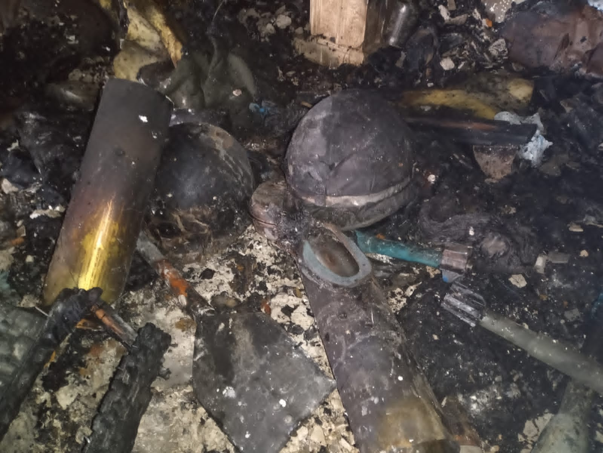Feroz incendio por un cortocircuito en una casa en Banfield