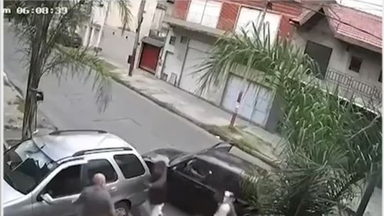 Lanús: robaron un auto a plena luz del día