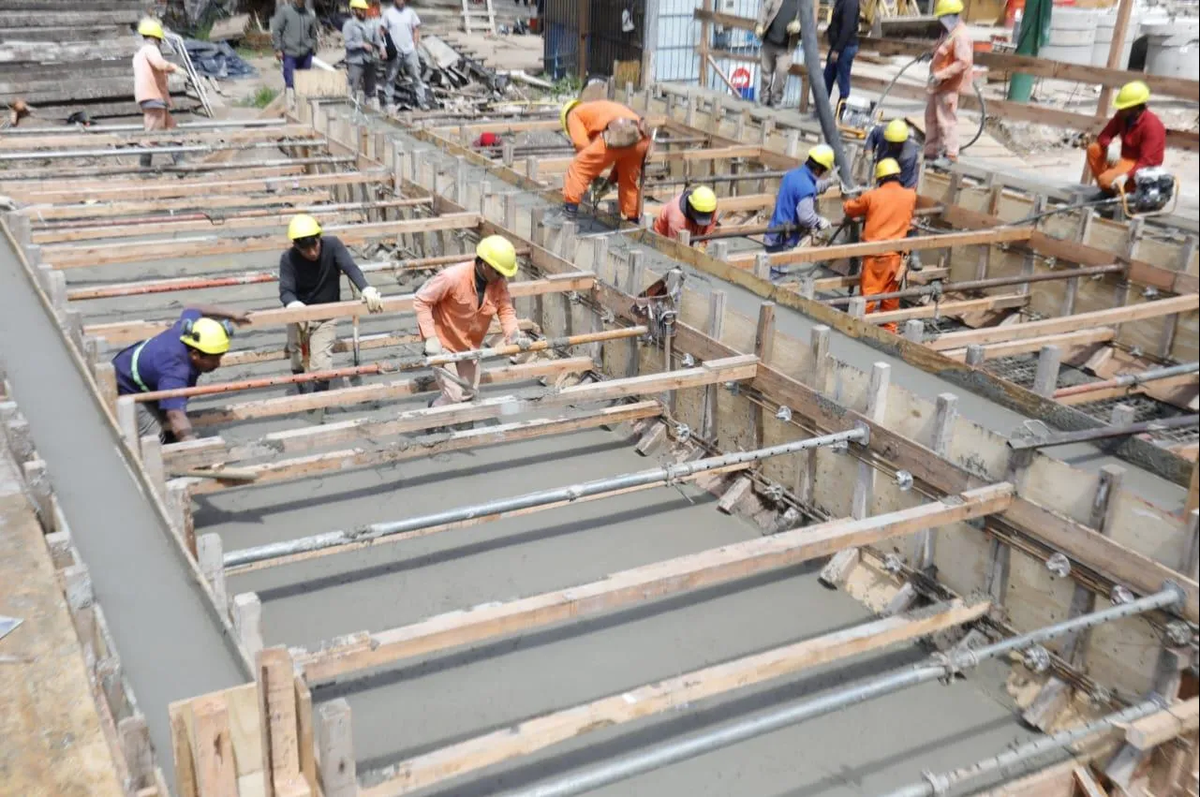 La construcción del paso bajo nivel en Temperley.