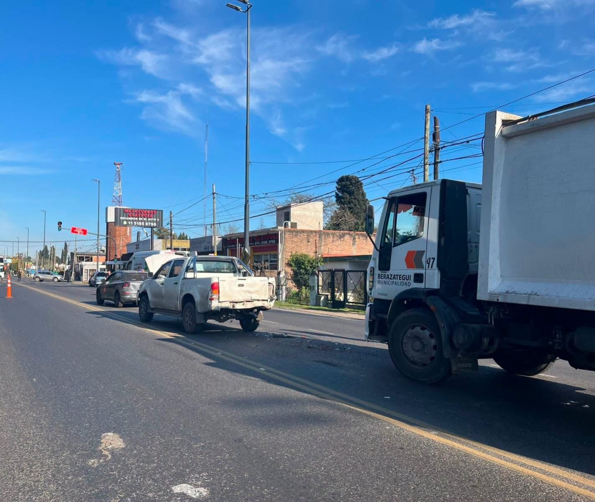 Los veh&iacute;culos sufrieron da&ntilde;os materiales en su carrocer&iacute;a.&nbsp;