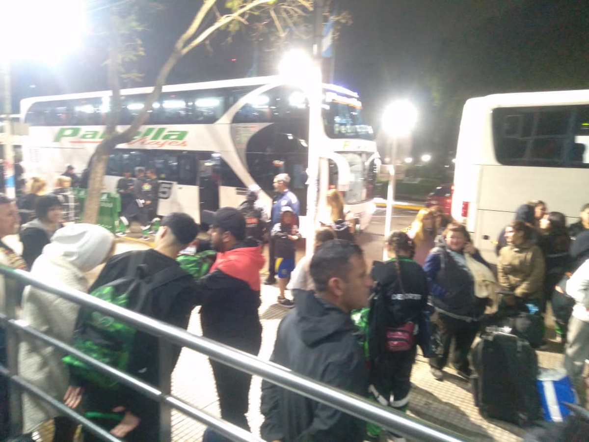 Los vecinos partieron hacia la final de los Juegos Bonaerenses en la noche de este domingo.
