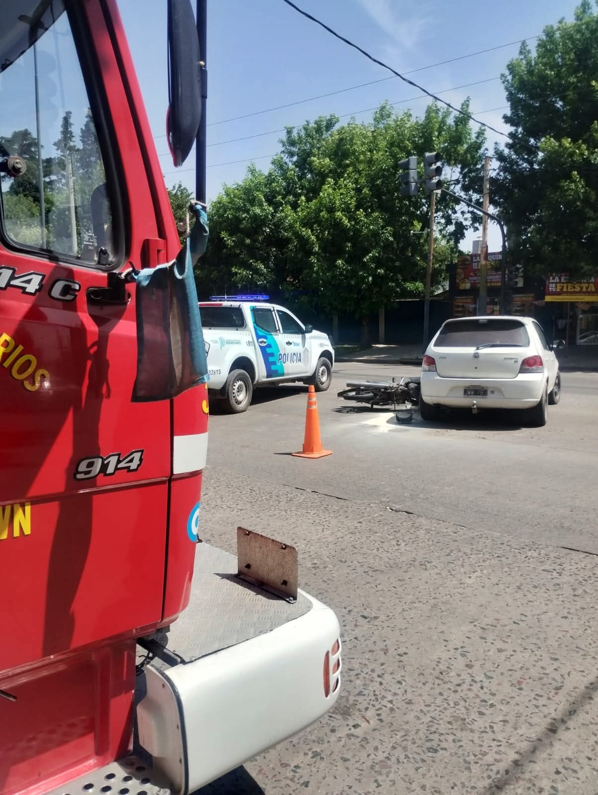 Trabajaron Bomberos de Almirante Brown y personal policial de la jurisdicción. Trabajaron Bomberos de Almirante Brown y personal policial de la jurisdicción.