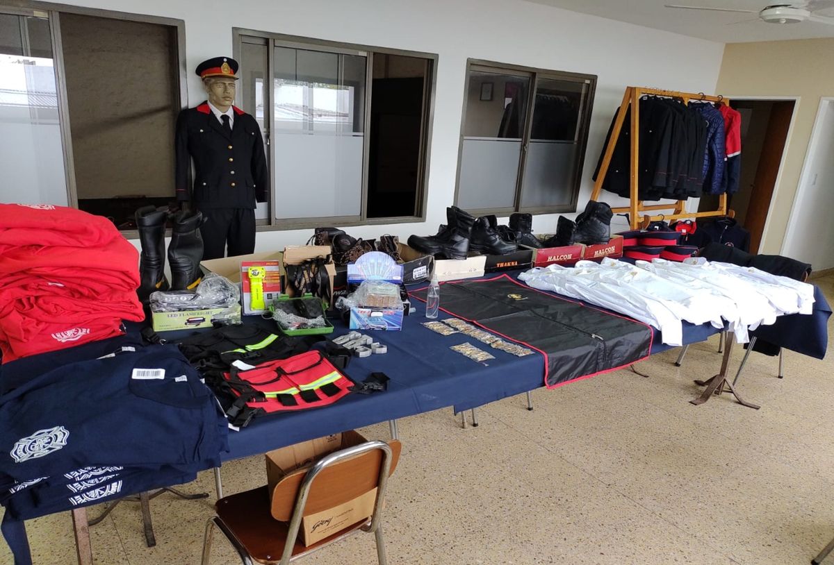 Alguna de las prendas que vende Guido Morral para diferentes servicios. 