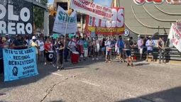 corte total y protesta de trabajadores de garbarin en puente pueyrredon