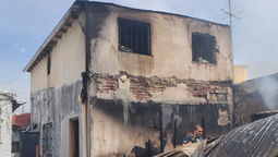 almirante brown: terrible incendio provoco la destruccion de una vivienda