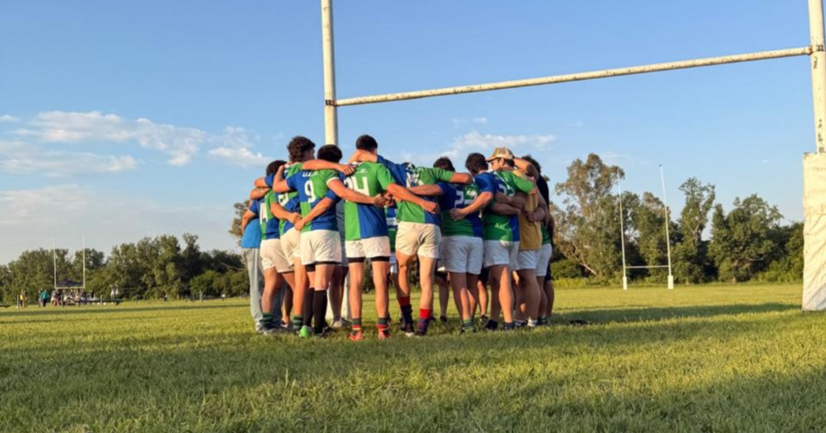 El equipo de la UNLZ tras consagrarse campeón.