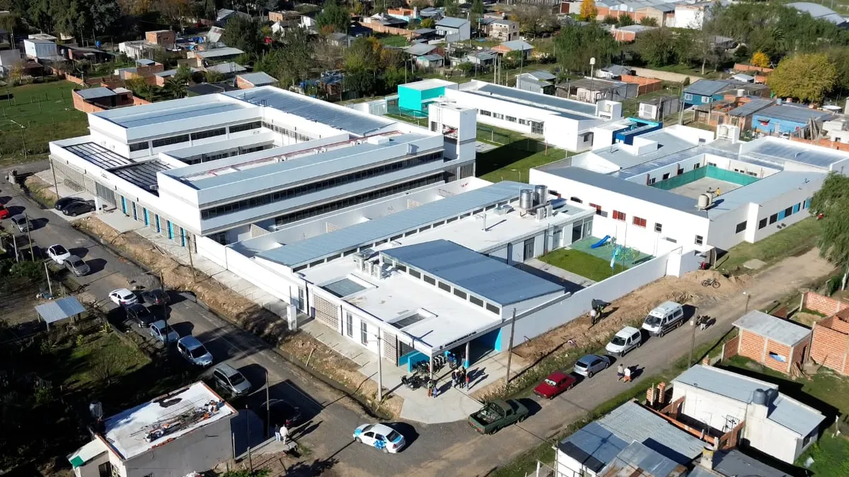 El nuevo Polo Educativo está integrado por la Escuela Secundaria N° 14, el Jardín de Infantes N° 919 y la Escuela Primaria N° 33.