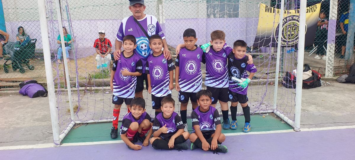 Equipo de la categoría 2018 de Defensores de Calzada. 