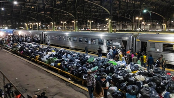 El Tren Solidario partió rumbo a Bahía Blanca con once vagones cargados de donaciones