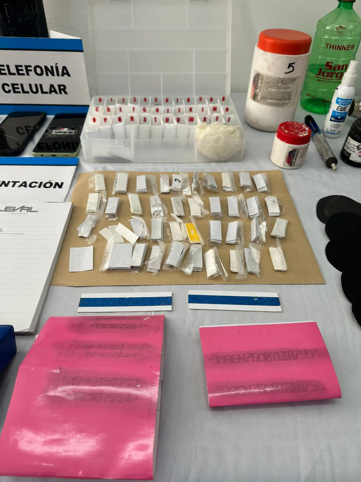 La banda realizaba las mismas maniobras para comprar y vender vehículos. La banda realizaba las mismas maniobras para comprar y vender vehículos.