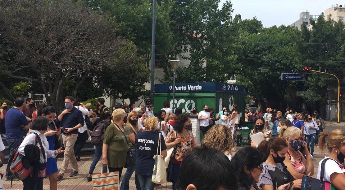 Los empleados de la Municipalidad de Lomas de Zamora fueron trasladados a la Plaza Grigera.