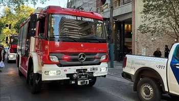 Susto en Las Lomitas: incendio en un edificio y rescate en un ascensor