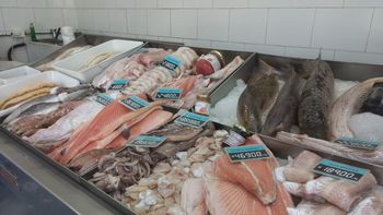 El precio del pescado aumentó considerablemente en la ciudad durante los últimos días. 