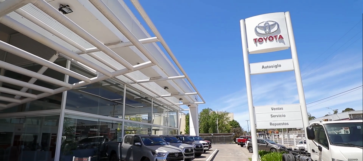 Autosiglo es un Concesionario Oficial de Toyota Argentina S.A., dedicado a la comercialización de vehículos, repuestos y a la prestación de servicios de garantía y postventa.