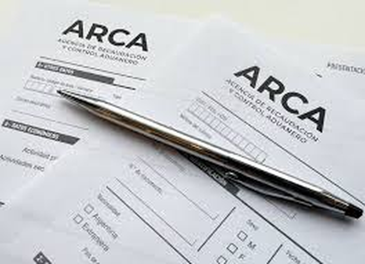 La medida de ARCA alcanza a comerciantes y monotributistas. 