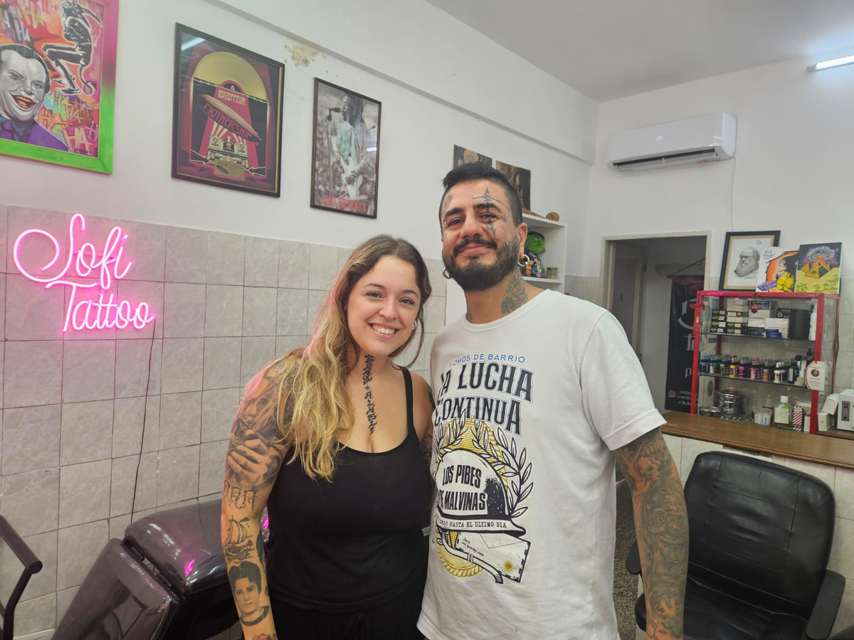 Sofía y Rodrigo son pareja y trabajan en Lomas de Zamora.