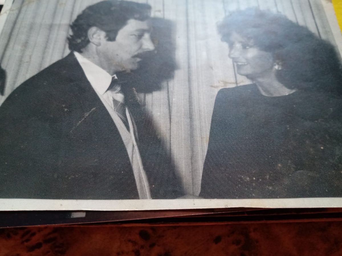 Rodolfo Ameri junto a Norma Aleandro en Los Ángeles, cuando recibió el Oscar La Historia Oficial, una película sobre el horro de la última dictadura.