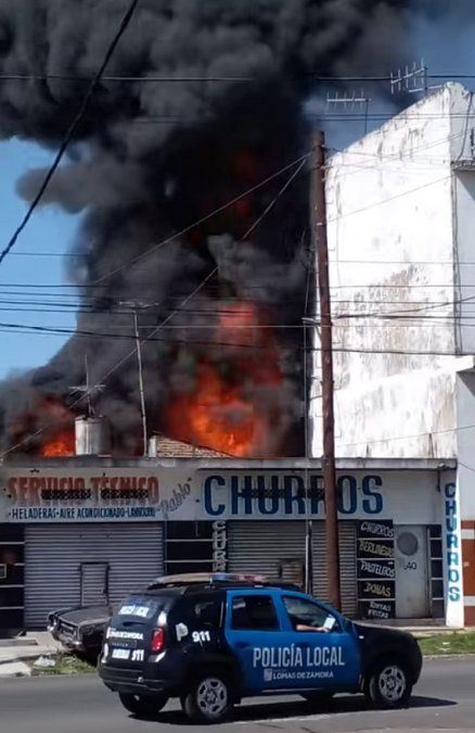 Feroz incendio en Villa Centenario.