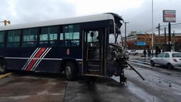 esteban echeverria: fuerte choque entre un colectivo y un camion en camino de cintura
